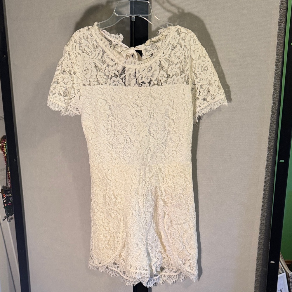 Francesca's Collections Lace Romper in Cream. Size large